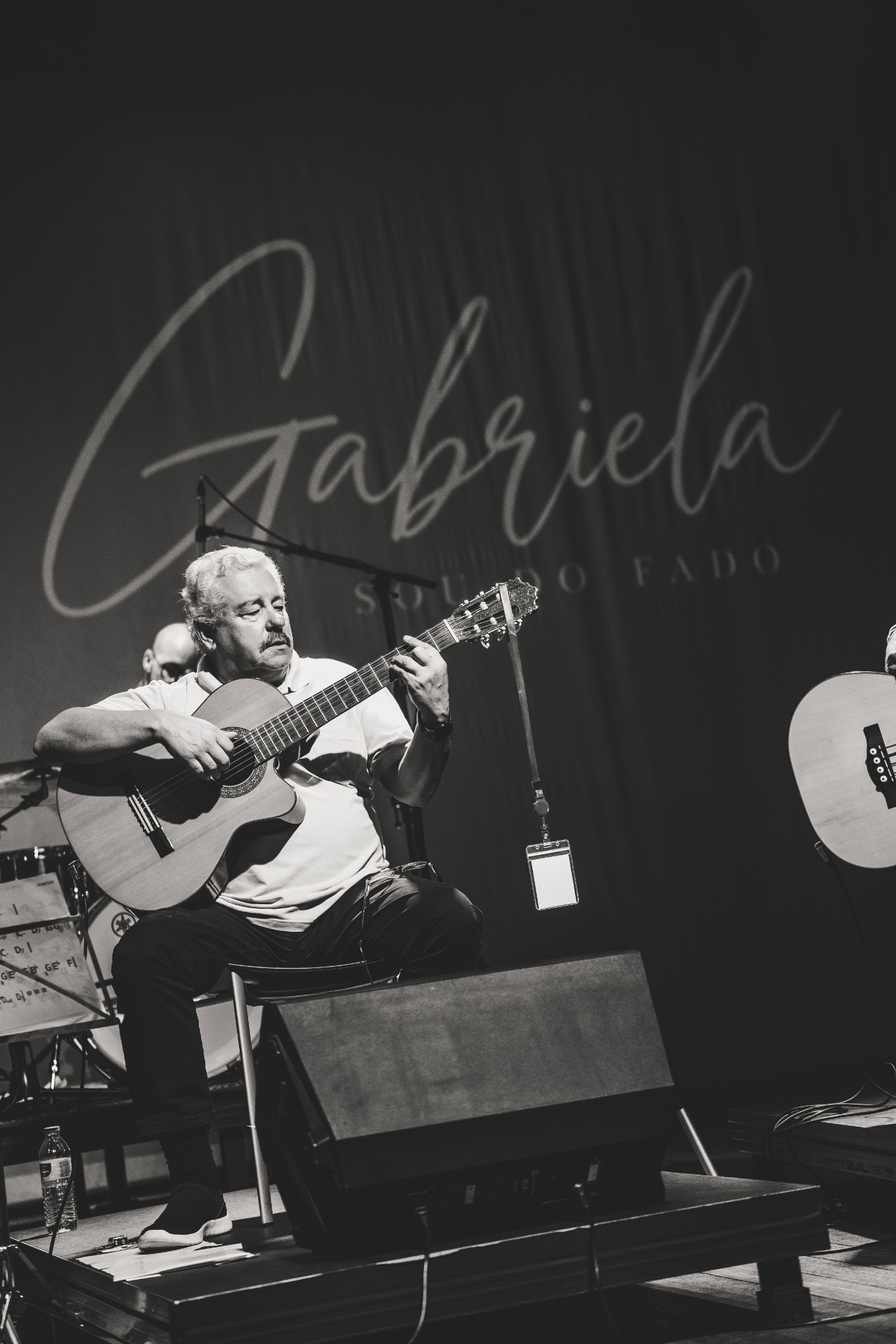 Gabriela a cantar em palco
